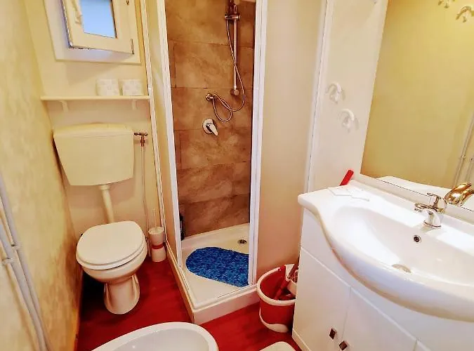 La Casa Del Sole Кемпинг Мероне